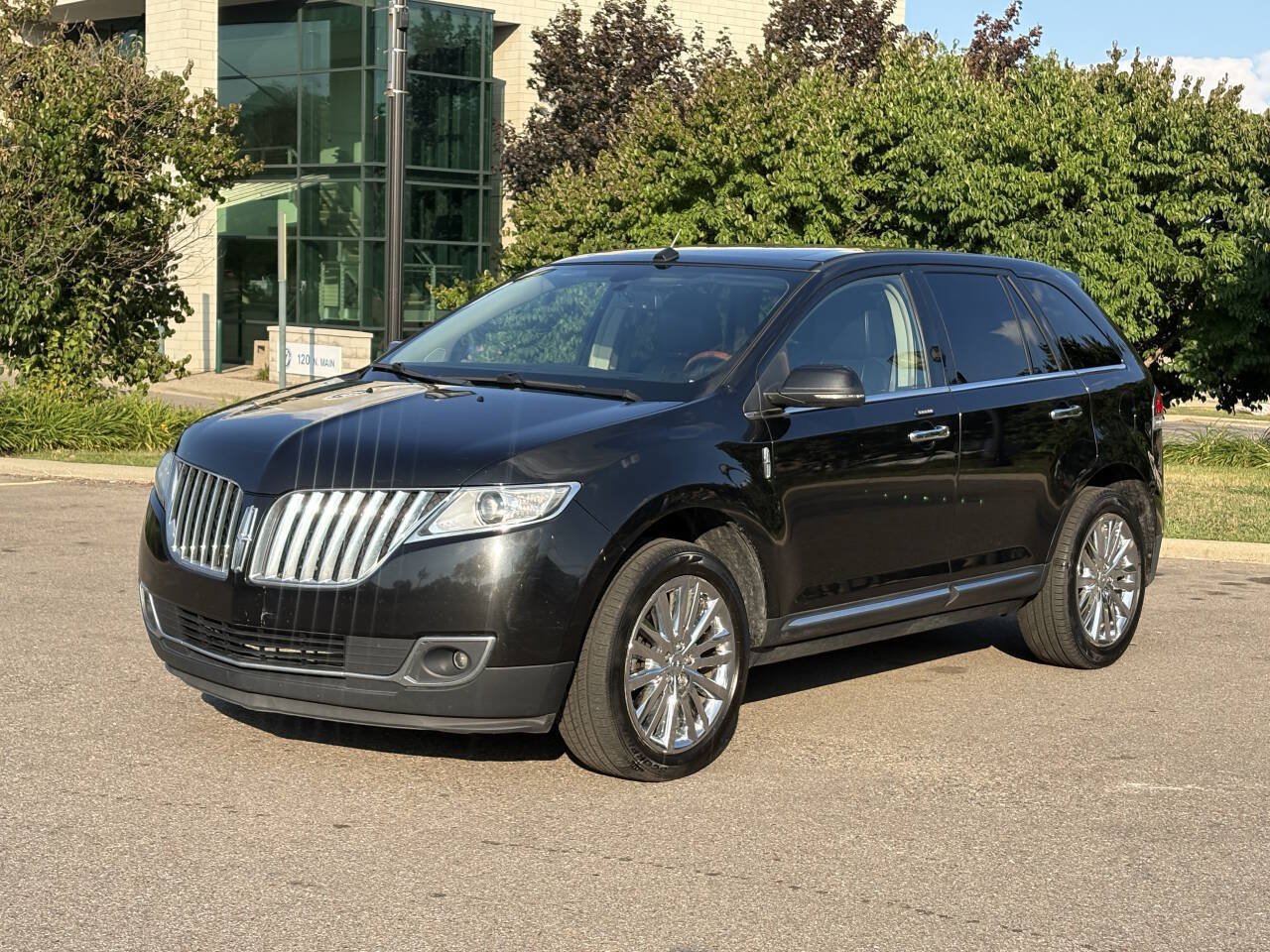 Used 2014 Lincoln MKX AWD w/ Equipment Group 102A image 2