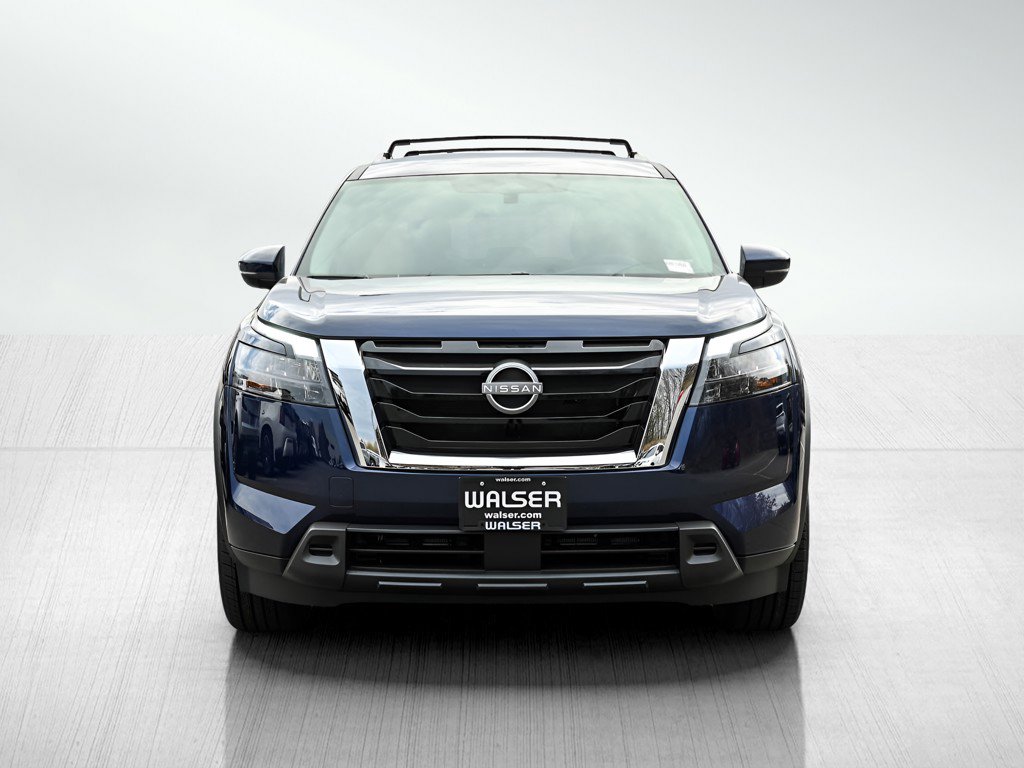 New 2025 Nissan Pathfinder SV image 2
