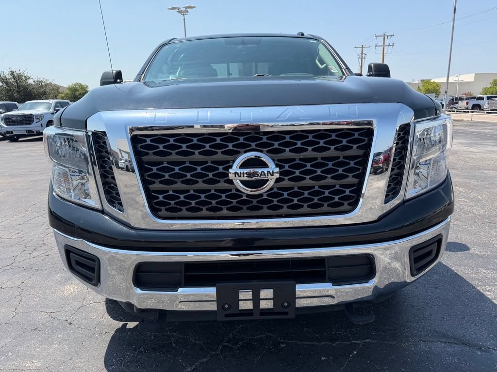 Used 2017 Nissan Titan SV AWD/4WD image 7