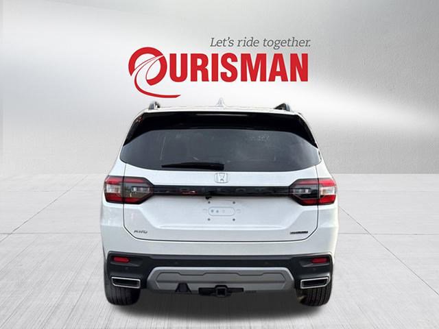 Used 2025 Honda Pilot Touring image 3