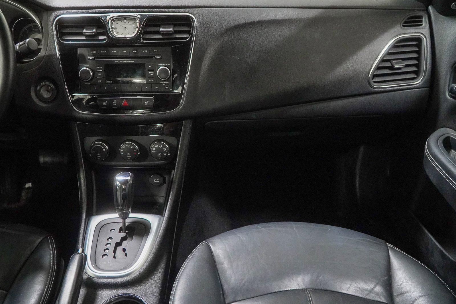 Used 2013 Chrysler 200 Limited image 29
