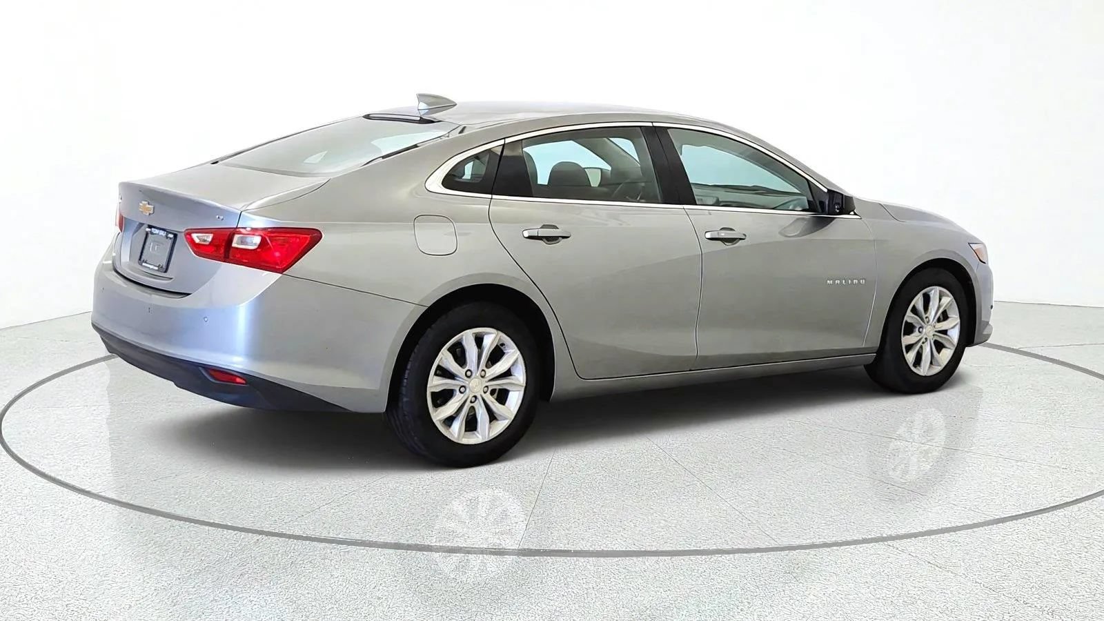 Used 2025 Chevrolet Malibu LT FWD image 9