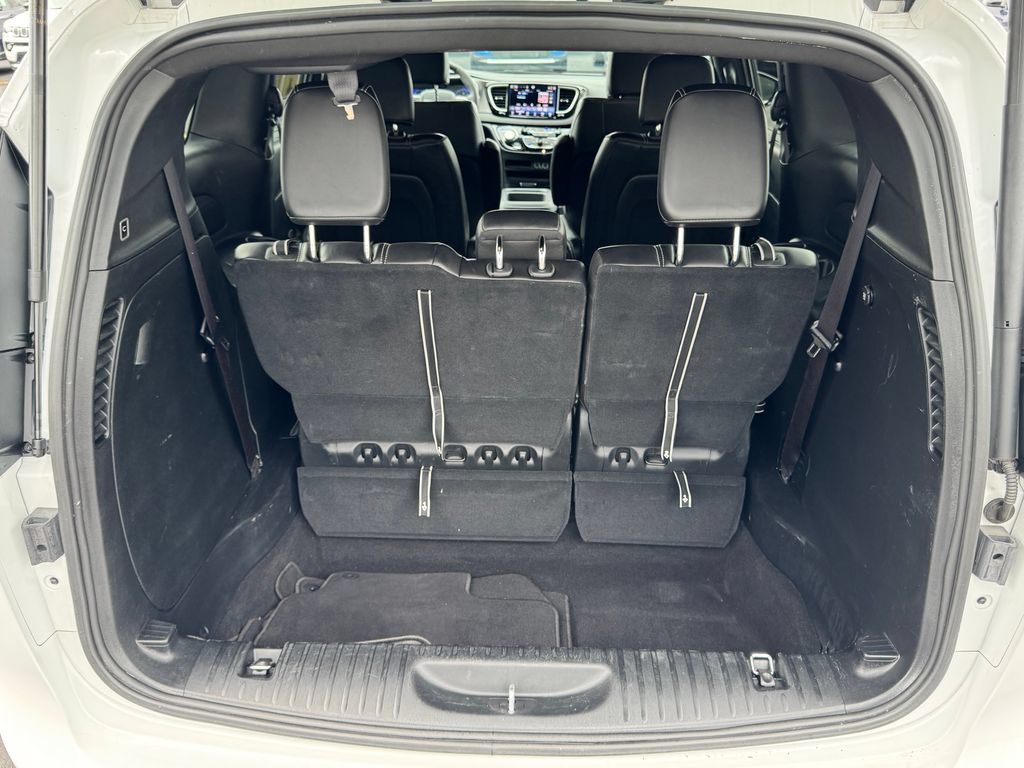 Used 2025 Chrysler Pacifica Select FWD image 16