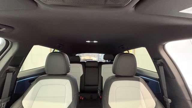 New 2025 Chevrolet Equinox EV LT FWD image 32