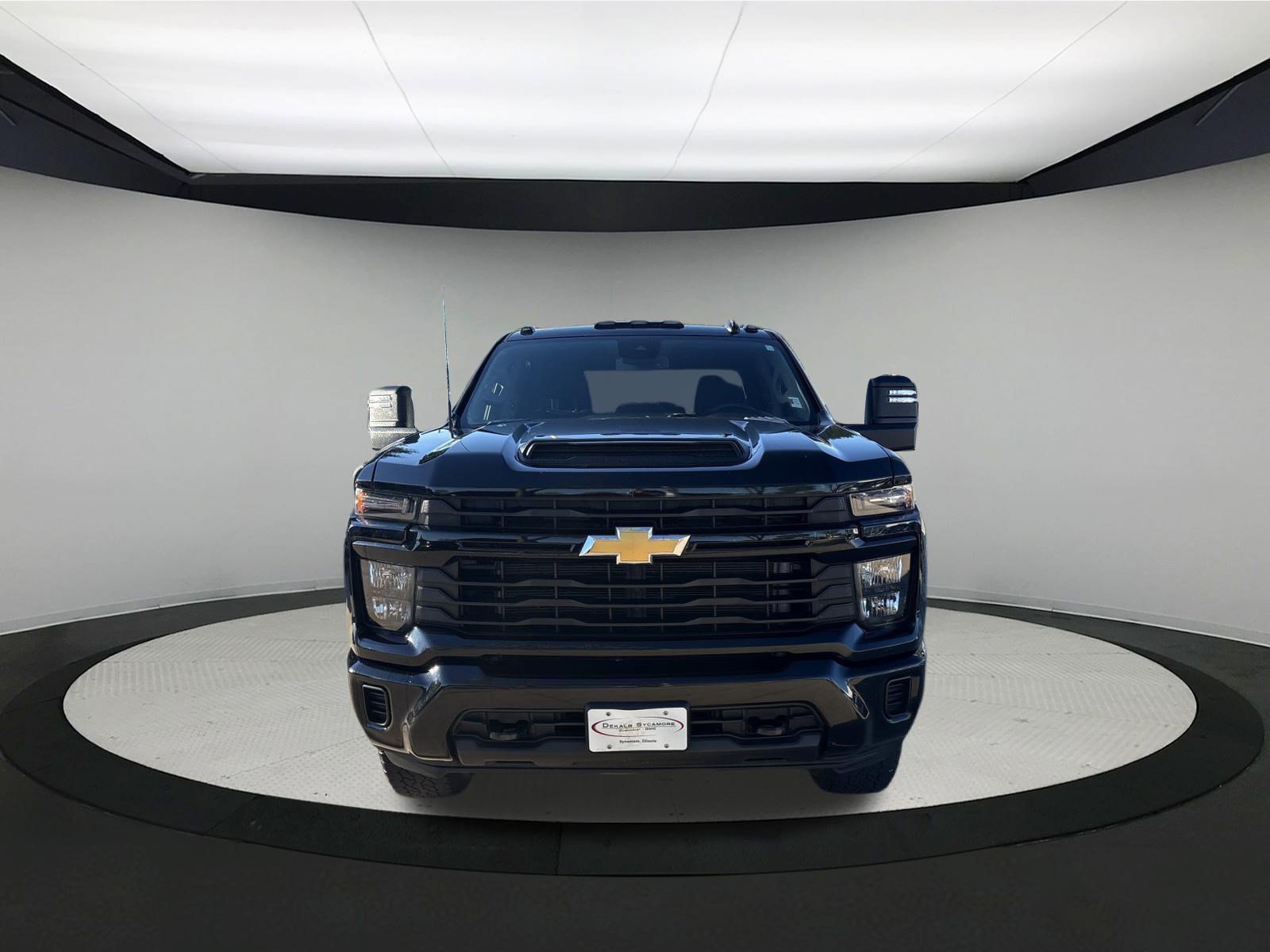 Used 2024 Chevrolet Silverado 2500 Custom w/ Custom Convenience Package AWD/4WD image 2