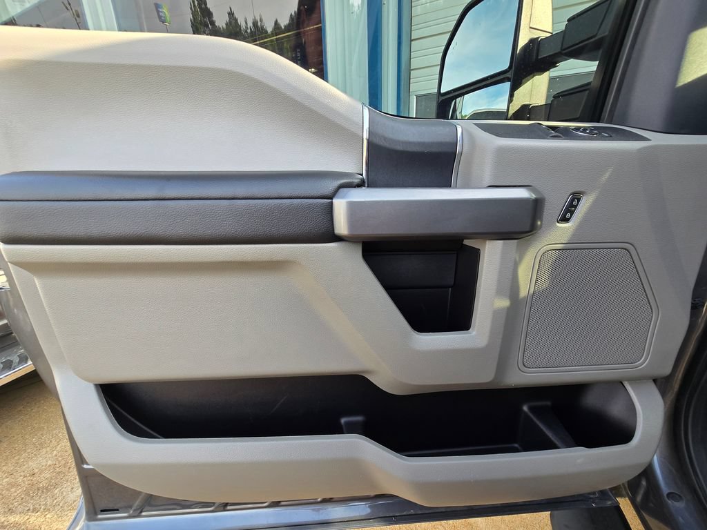 Used 2022 Ford F250 XLT w/ Camper Package RWD image 13