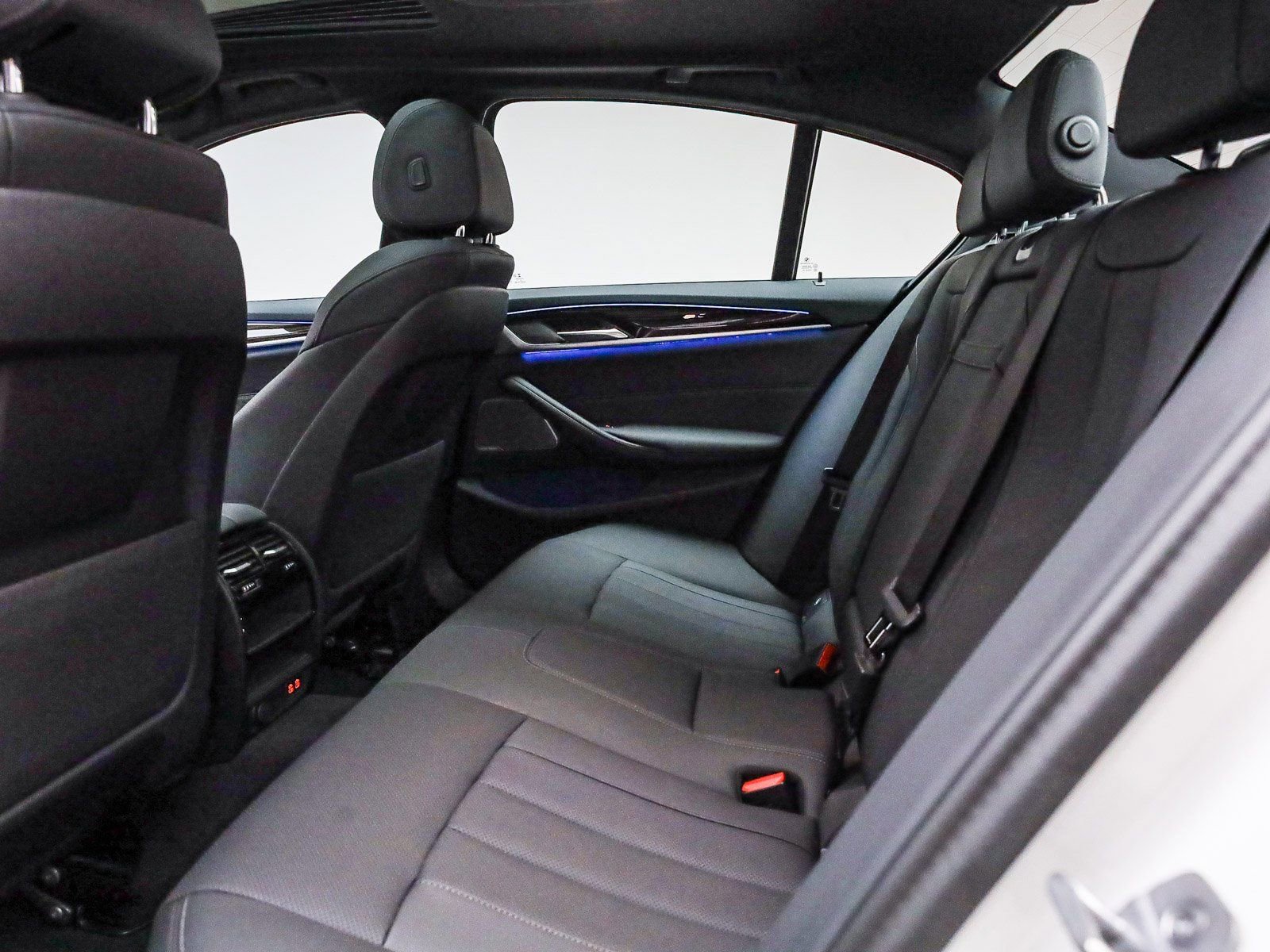 Certified 2023 BMW 530e w/ M Sport Package image 20