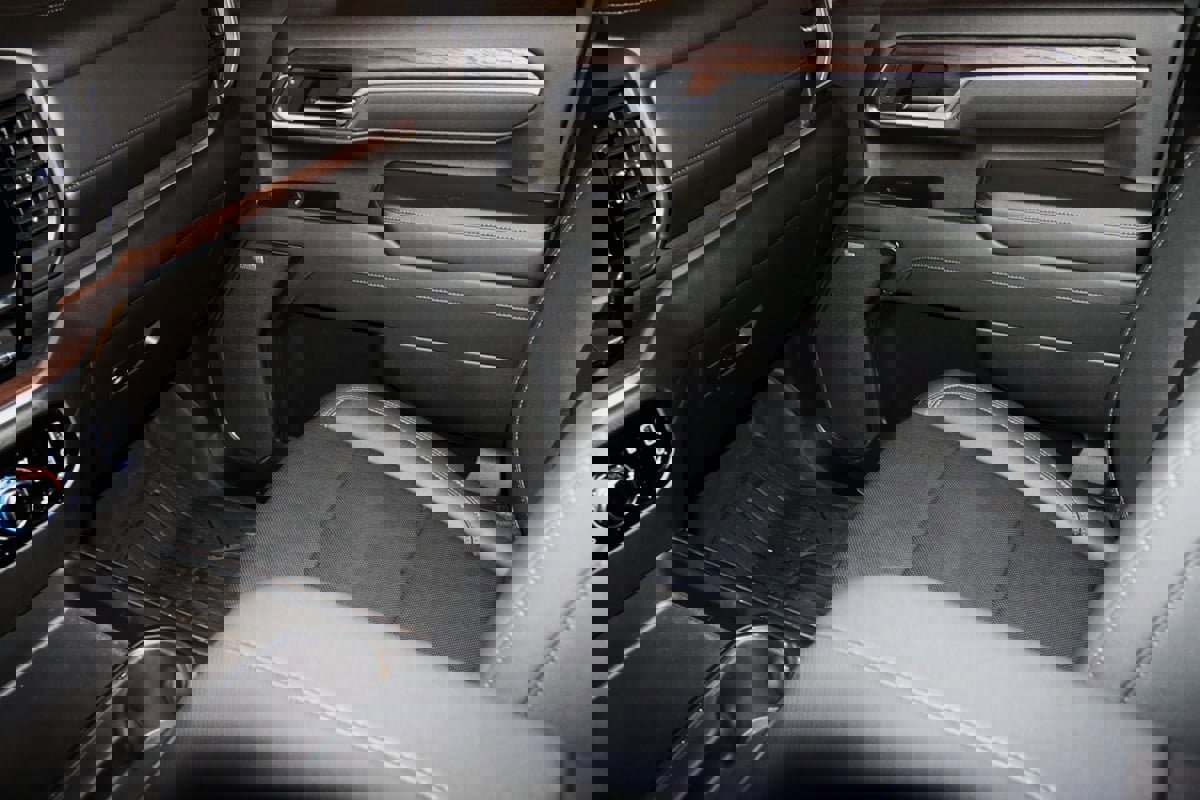 Used 2025 GMC Sierra 3500 SLT w/ SLT Premium Package image 64