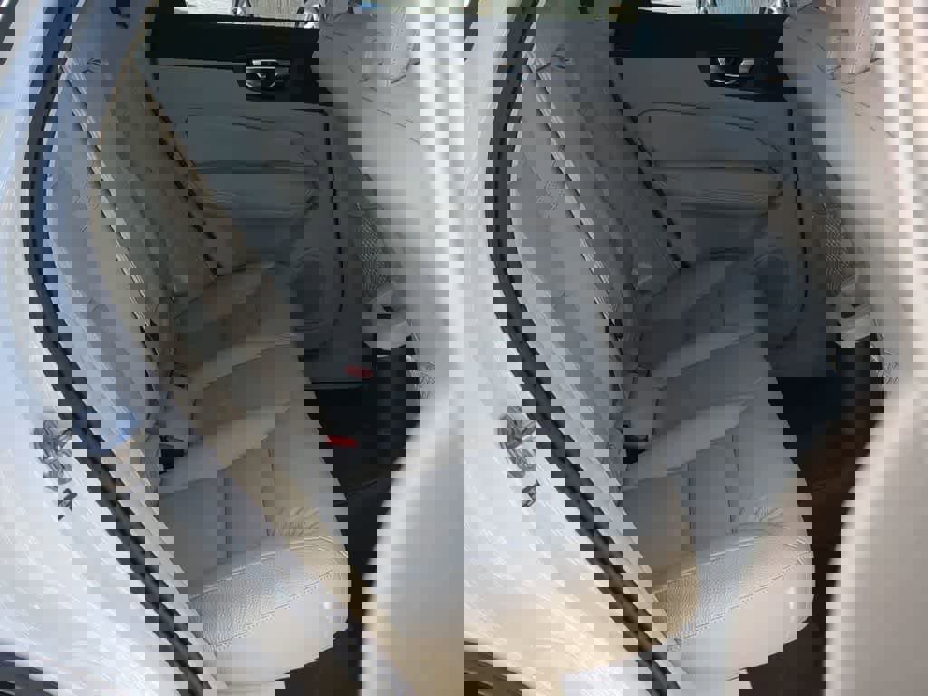 Certified 2025 Volvo XC60 T8 Core w/ Protection Package Premier image 19