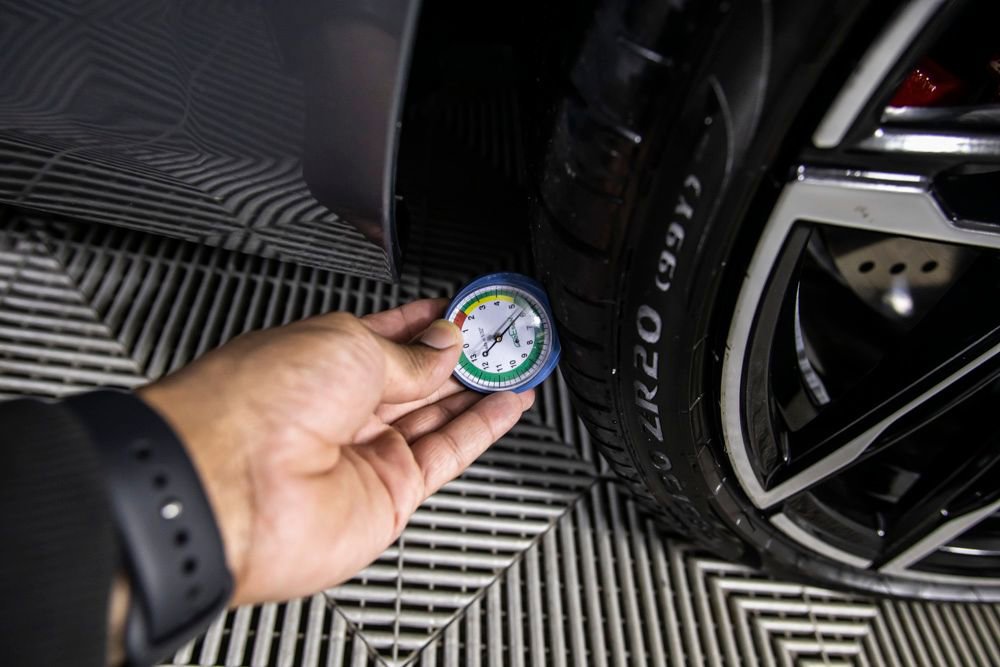 Used 2025 BMW M2 w/ Lighting Package image 48