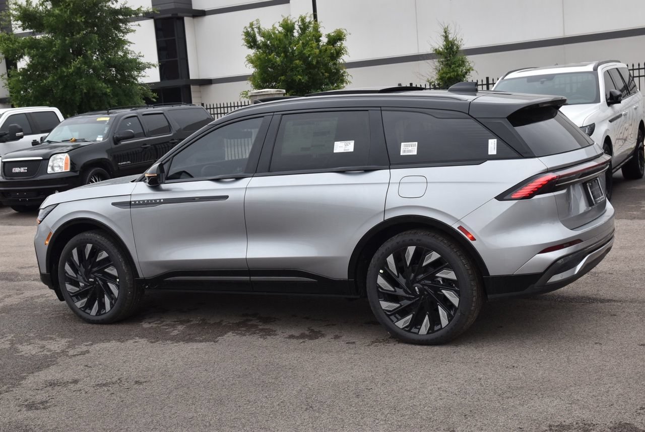 New 2026 Lincoln Nautilus Reserve w/ Jet Appearance Package AWD/4WD image 17