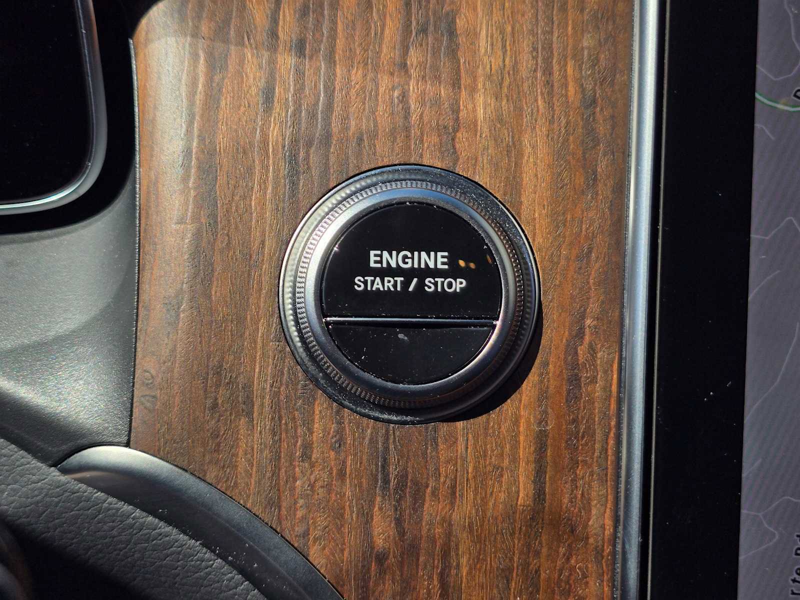 Used 2025 Mercedes-Benz GLC 350e 4MATIC image 36