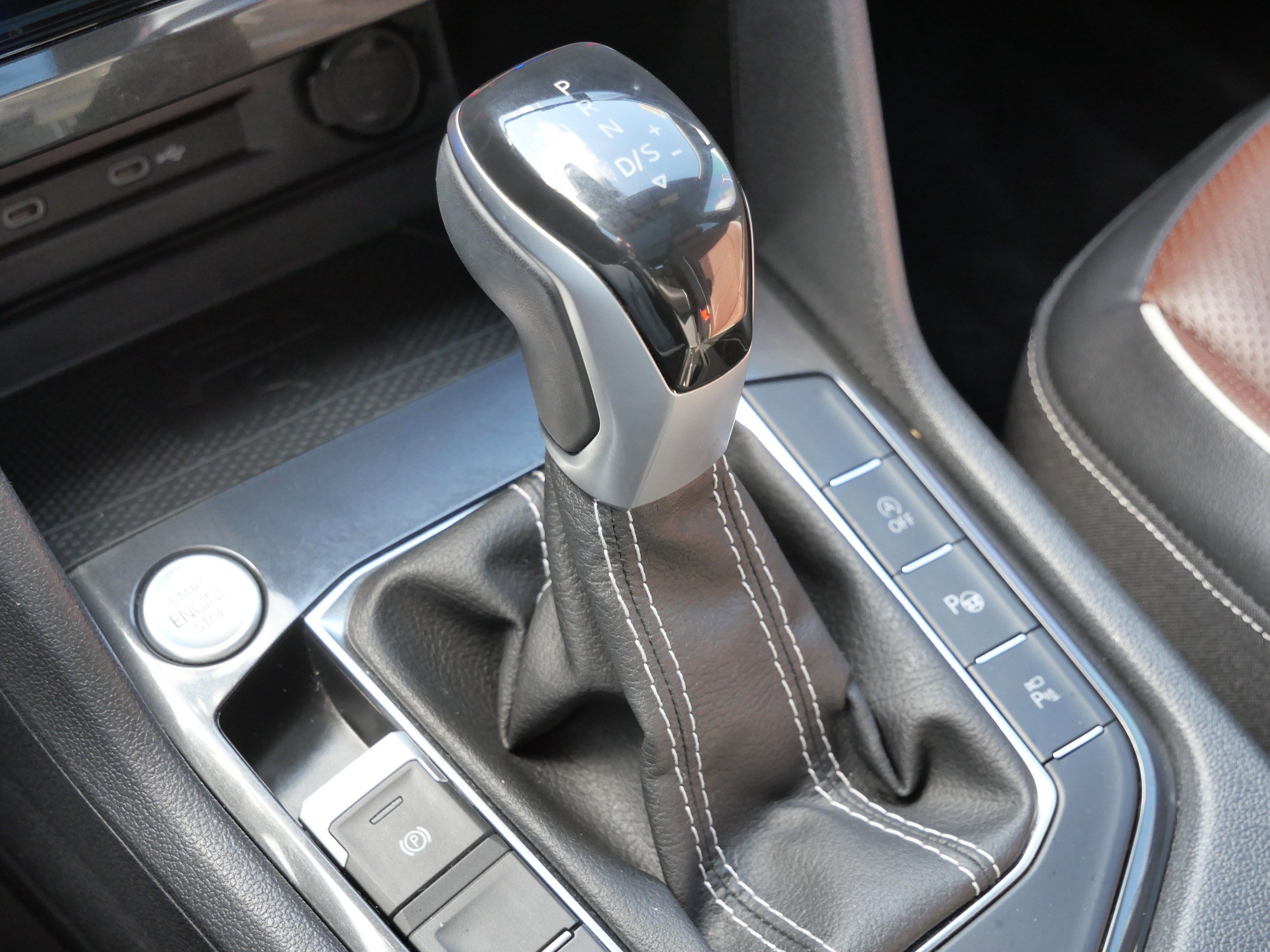 Used 2022 Volkswagen Tiguan SEL R-Line image 25