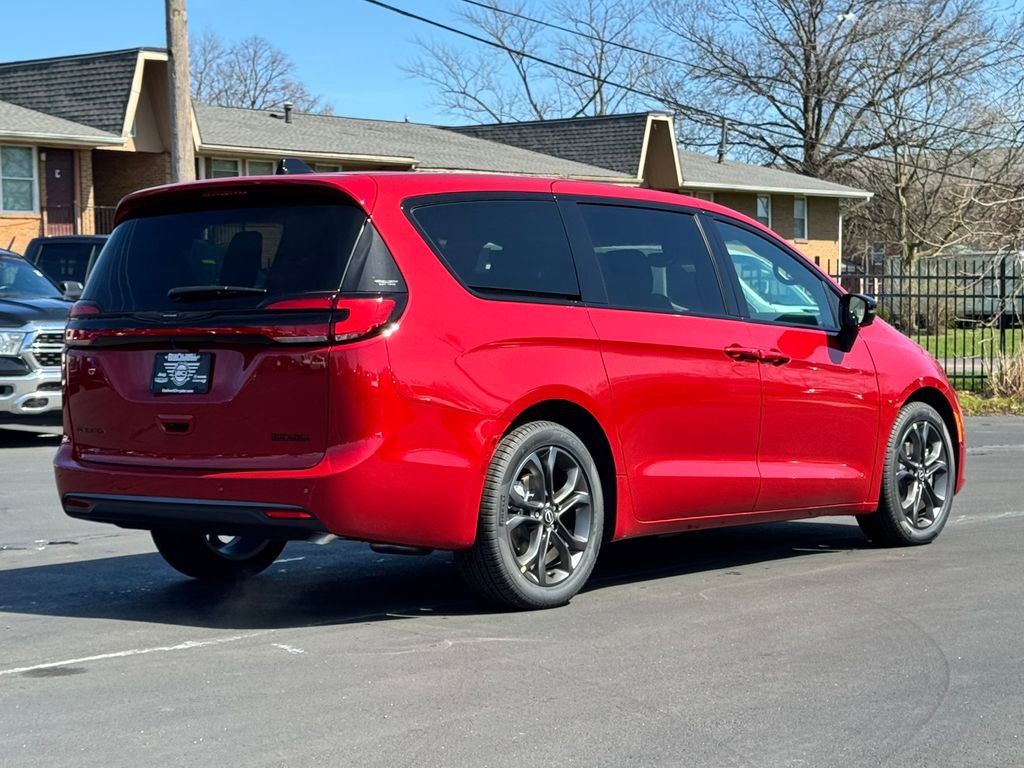 New 2026 Chrysler Pacifica Select image 7