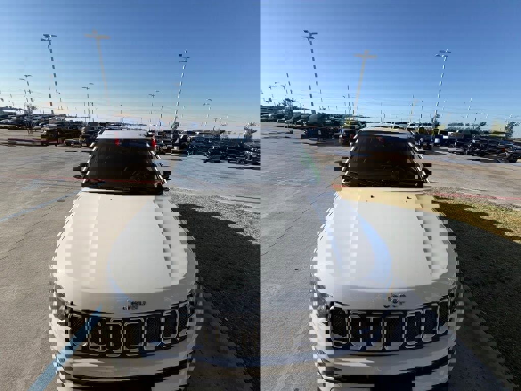 Used 2022 Jeep Compass Latitude image 9