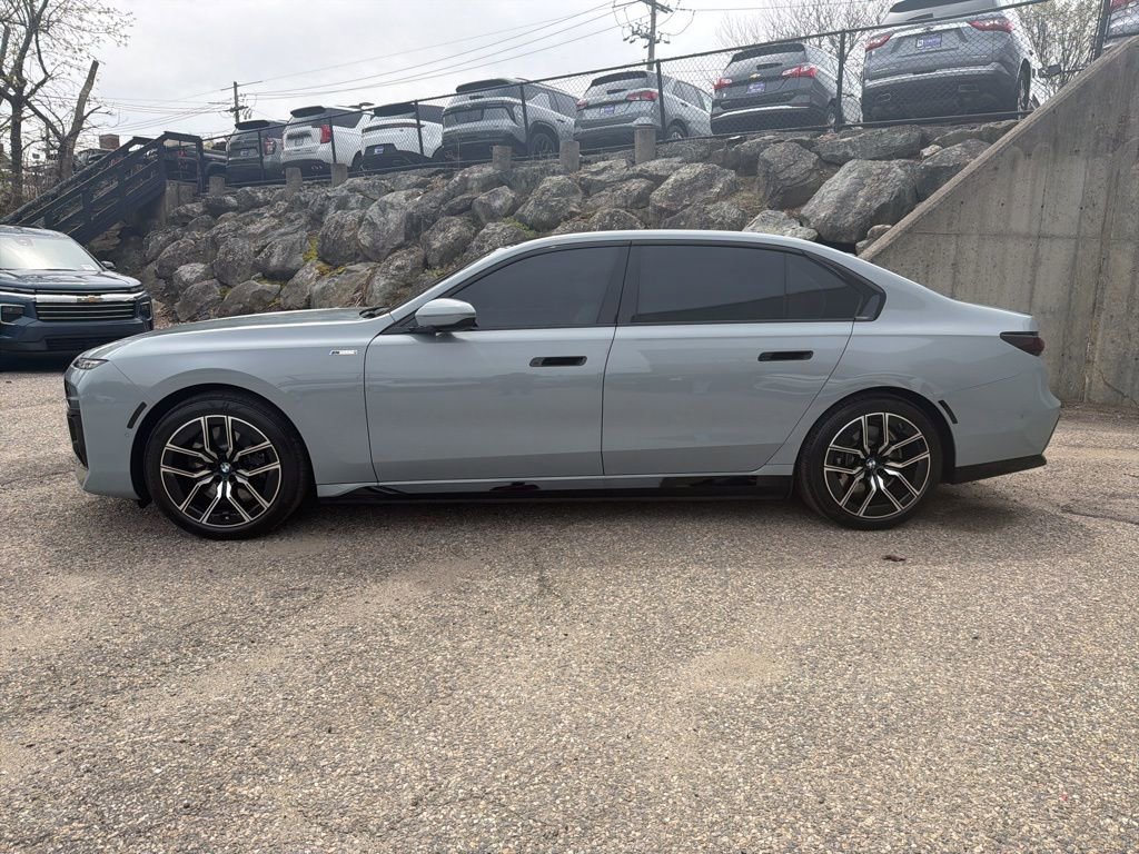 Used 2025 BMW i7 eDrive50 w/ M Sport Package RWD image 2