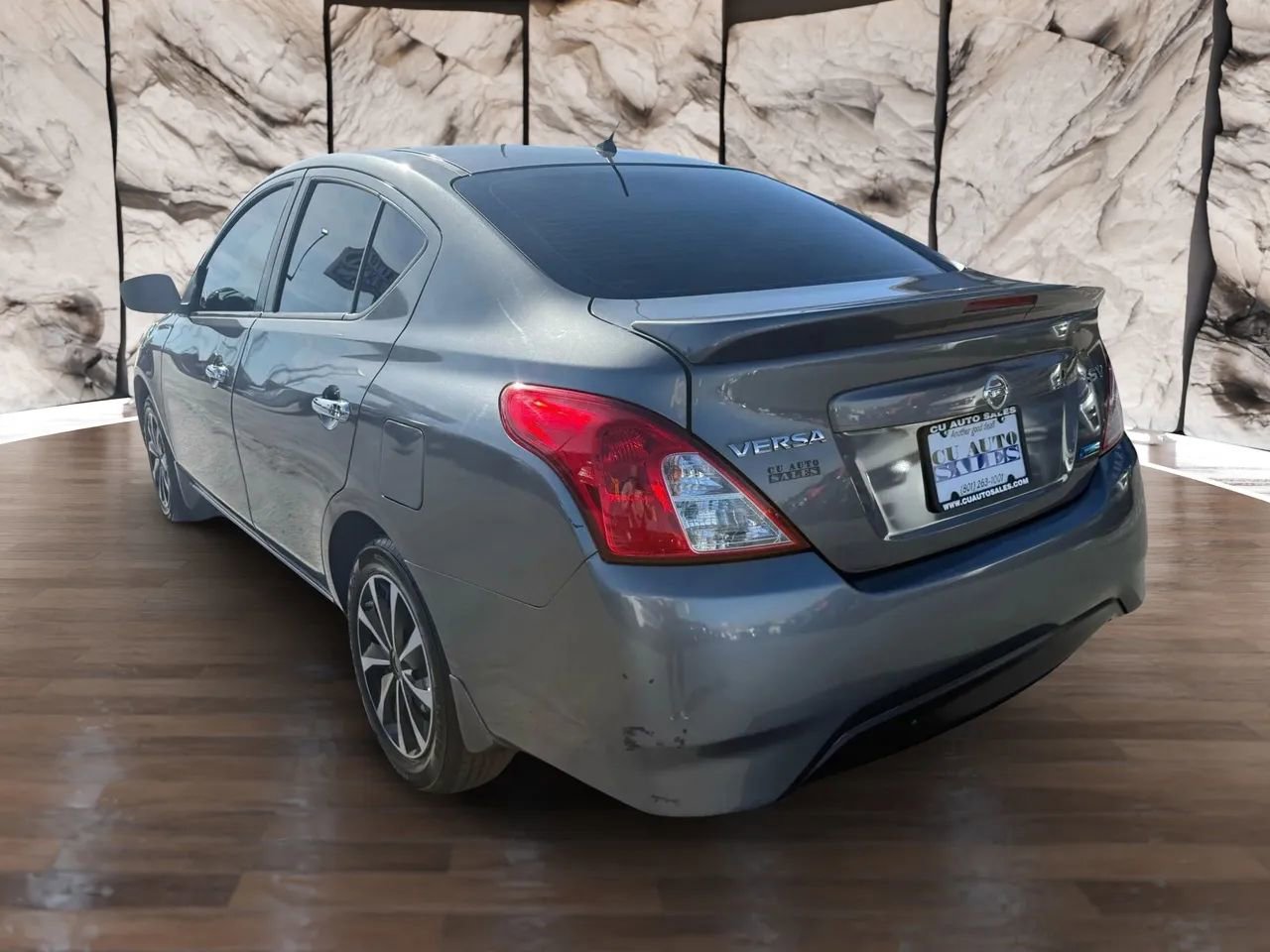 Used 2016 Nissan Versa SV image 5