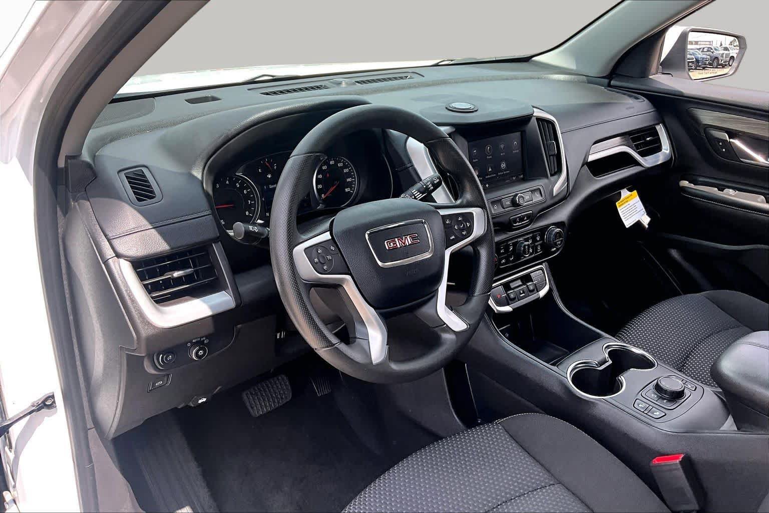 Used 2024 GMC Terrain SLE w/ Driver Convenience Package FWD image 18