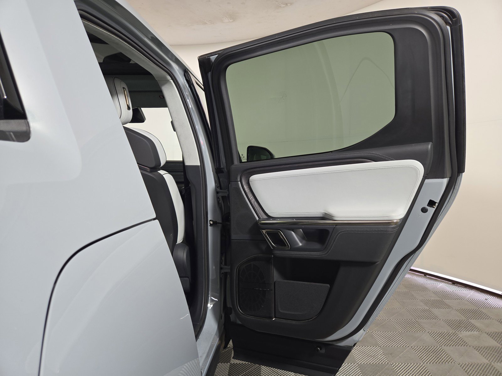 Used 2022 Rivian R1T Adventure image 19