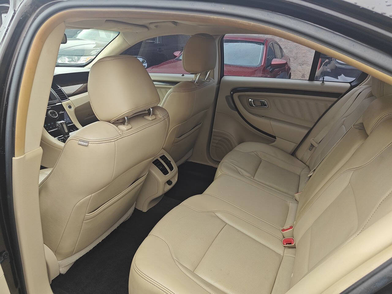 Used 2013 Ford Taurus Limited FWD image 10