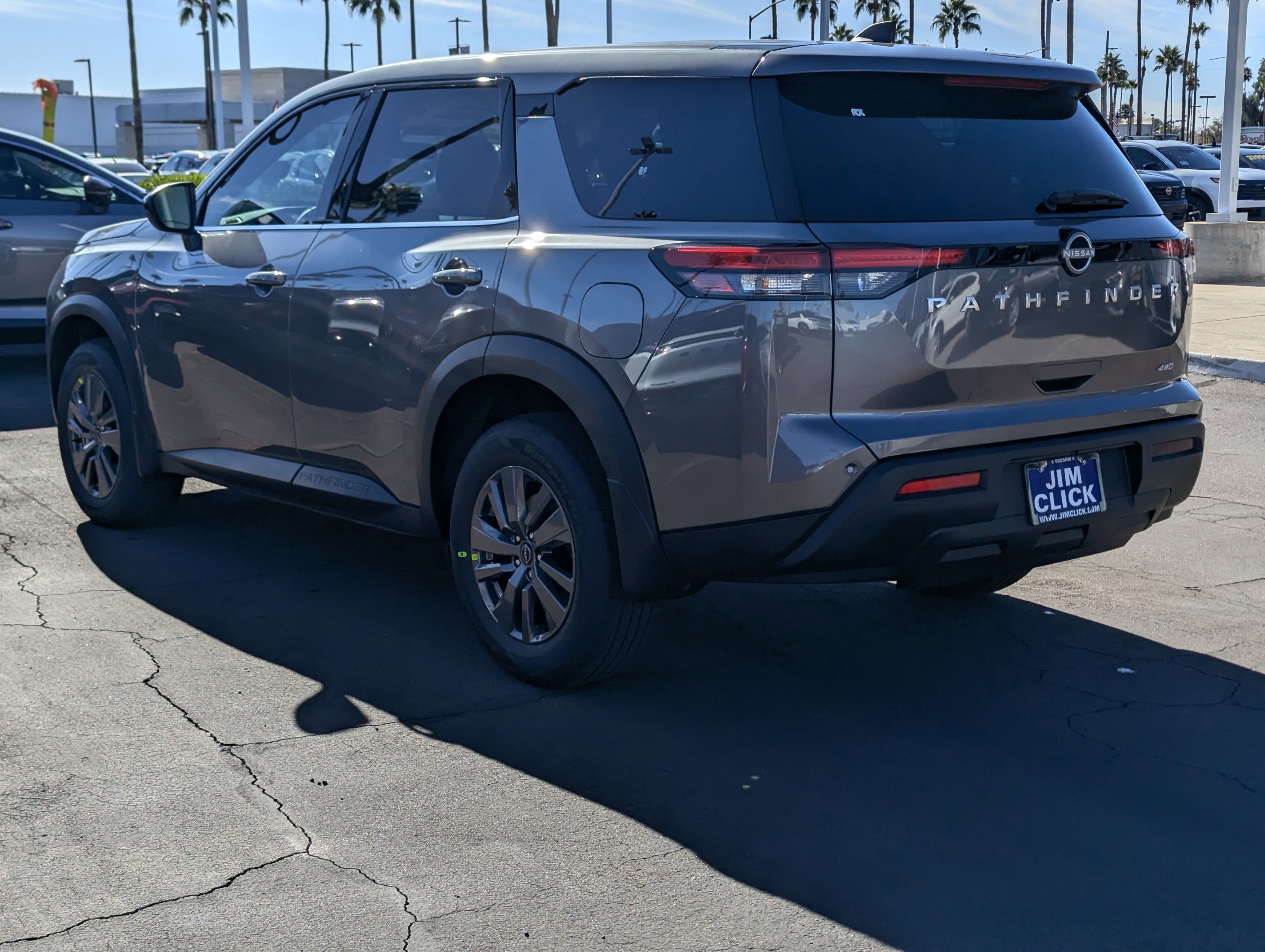 New 2025 Nissan Pathfinder S image 4