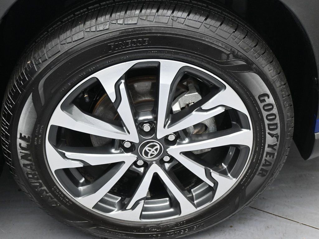 Used 2025 Toyota Corolla Cross XLE w/ Convenience Package FWD image 36
