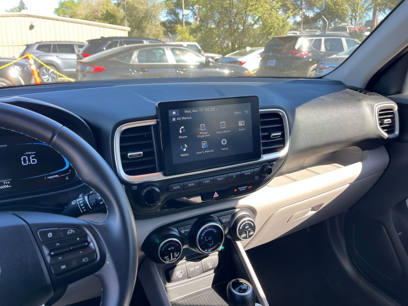 Used 2025 Hyundai Venue SEL FWD image 17