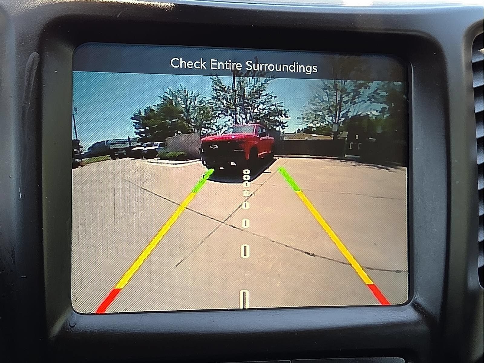 Used 2018 Jeep Cherokee Trailhawk AWD/4WD image 16