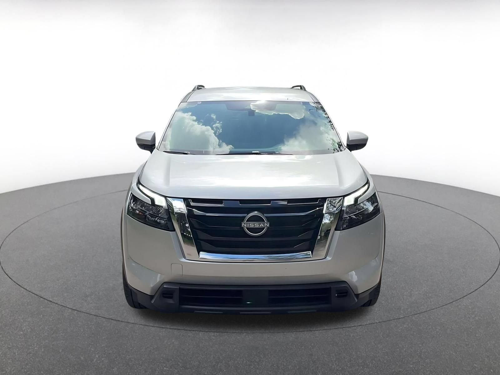 Used 2025 Nissan Pathfinder SV AWD/4WD image 4