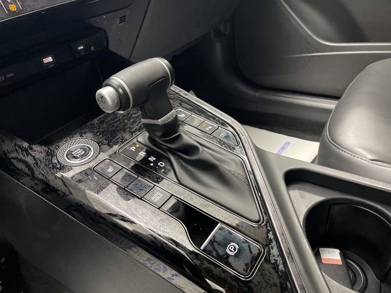 Used 2024 Kia Niro EX Touring image 33