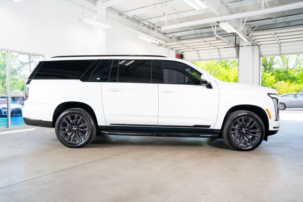 Used 2025 Cadillac Escalade ESV Sport w/ LPO, ONYX Package image 5