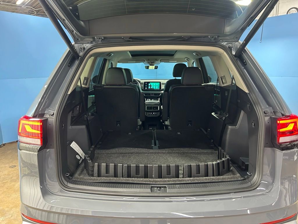 Used 2024 Volkswagen Atlas Peak Edition SE image 40