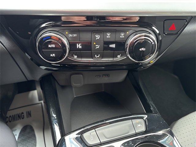 Used 2025 Chevrolet Trax LT w/ LT Convenience Package image 15