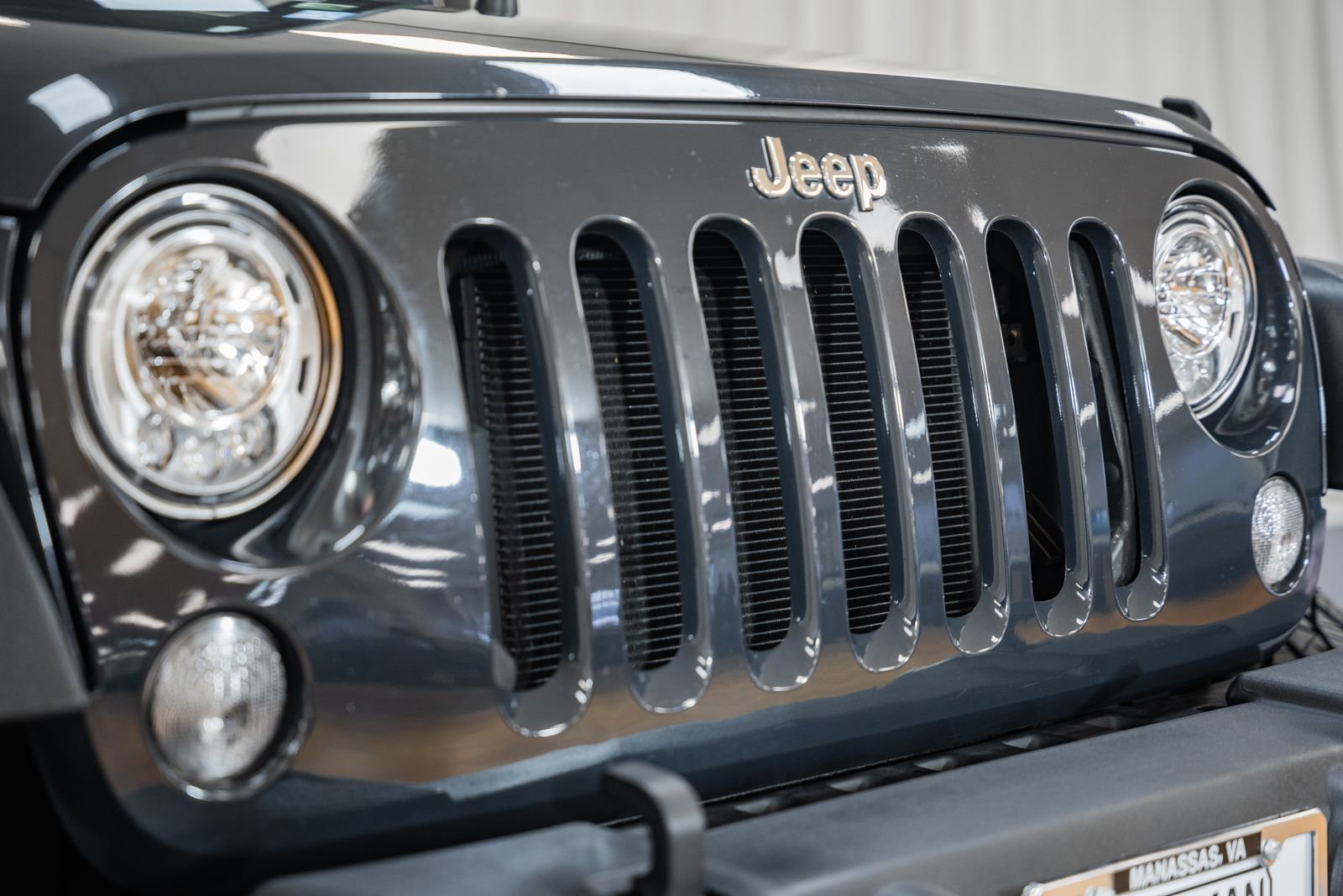 Used 2017 Jeep Wrangler Unlimited Rubicon w/ Connectivity Group image 11