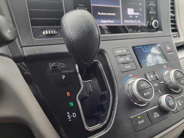 Used 2020 Toyota Sienna L image 19