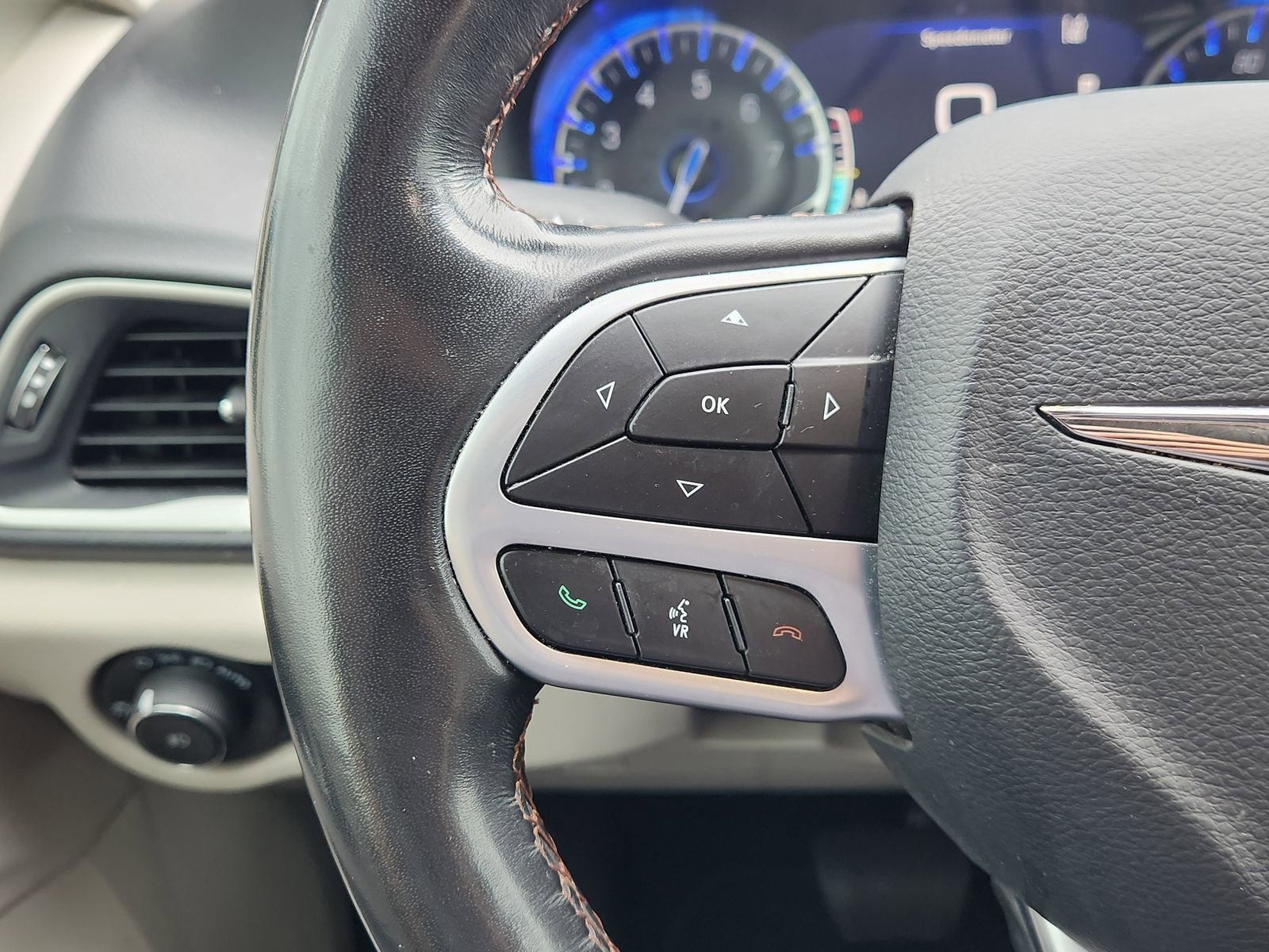 Used 2020 Chrysler Pacifica Touring-L Plus image 30