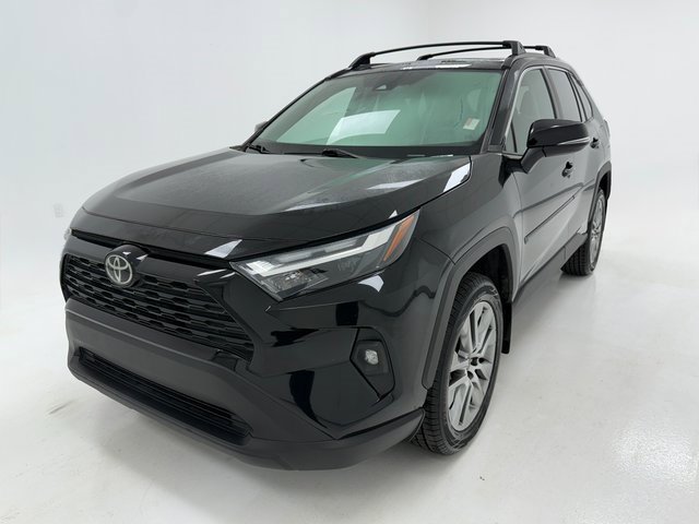 Used 2022 Toyota RAV4 XLE Premium image 4