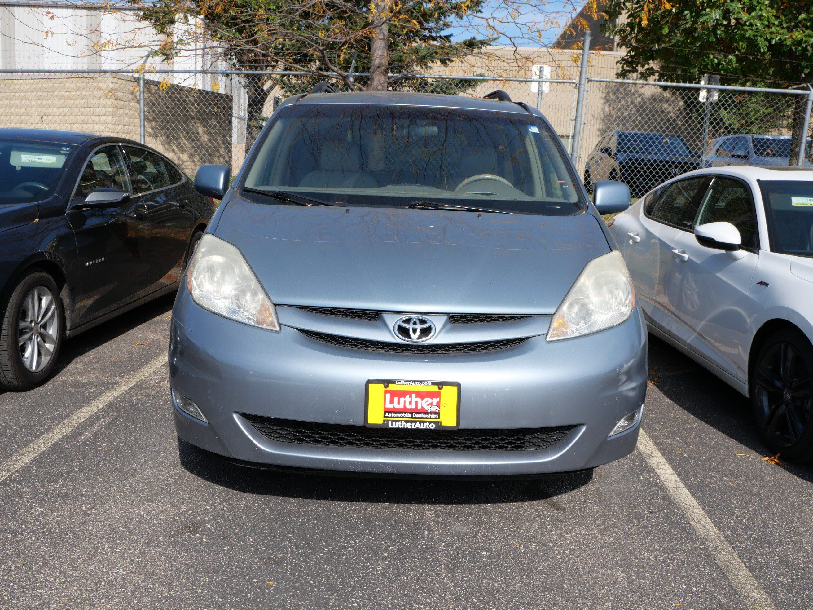 Used 2006 Toyota Sienna XLE FWD image 2