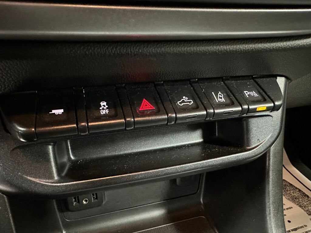 Used 2019 Chevrolet Colorado LT w/ LT Convenience Package image 16