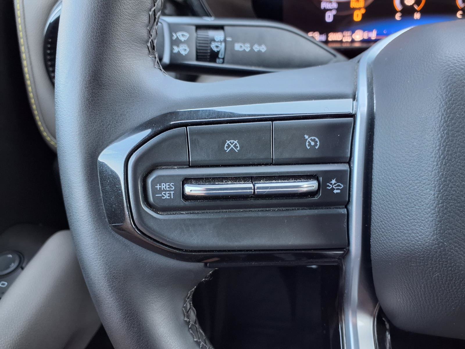 Used 2024 Chevrolet Colorado ZR2 w/ Technology Package AWD/4WD image 14