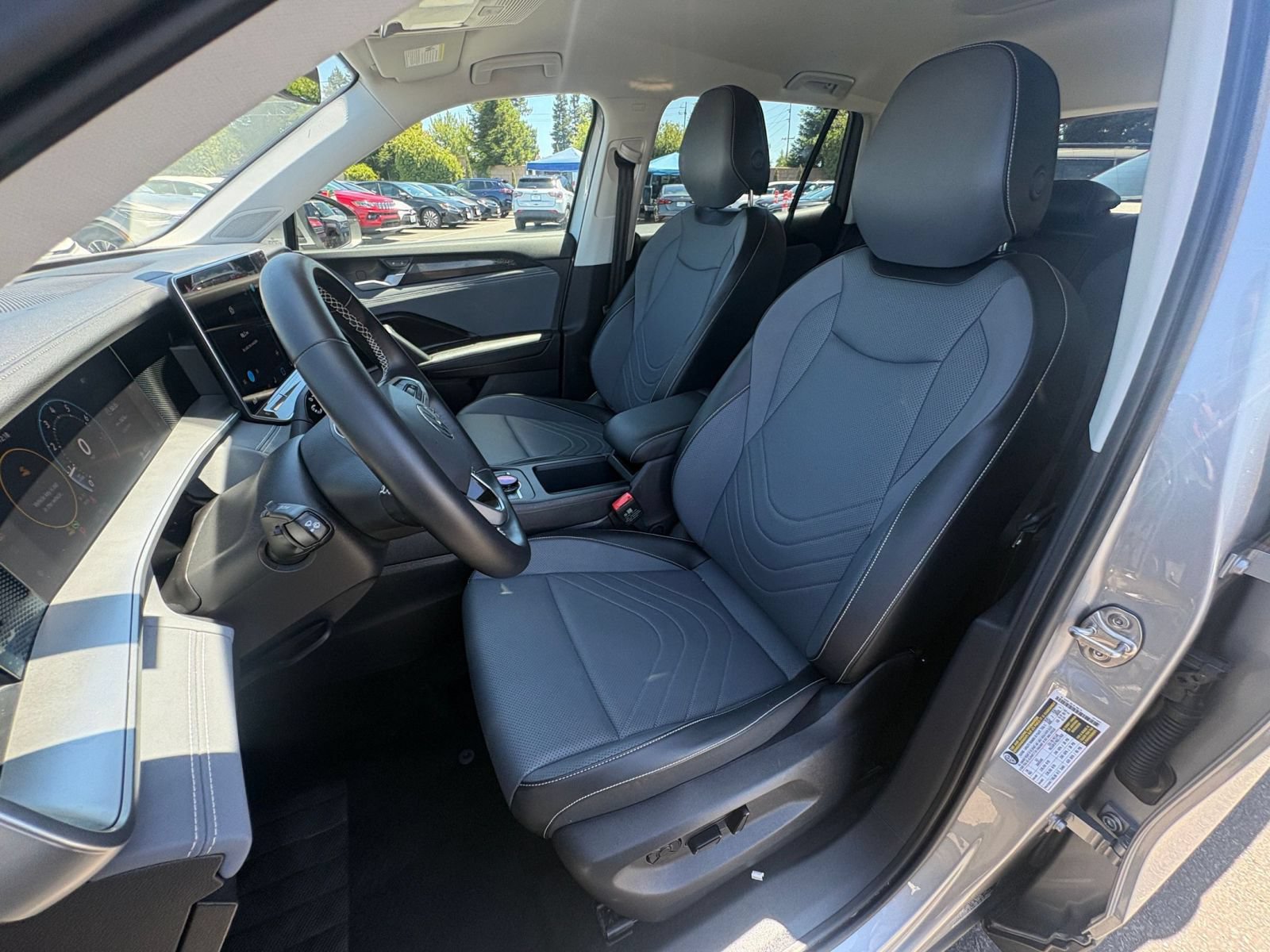 Used 2026 Volkswagen Tiguan SE FWD image 38