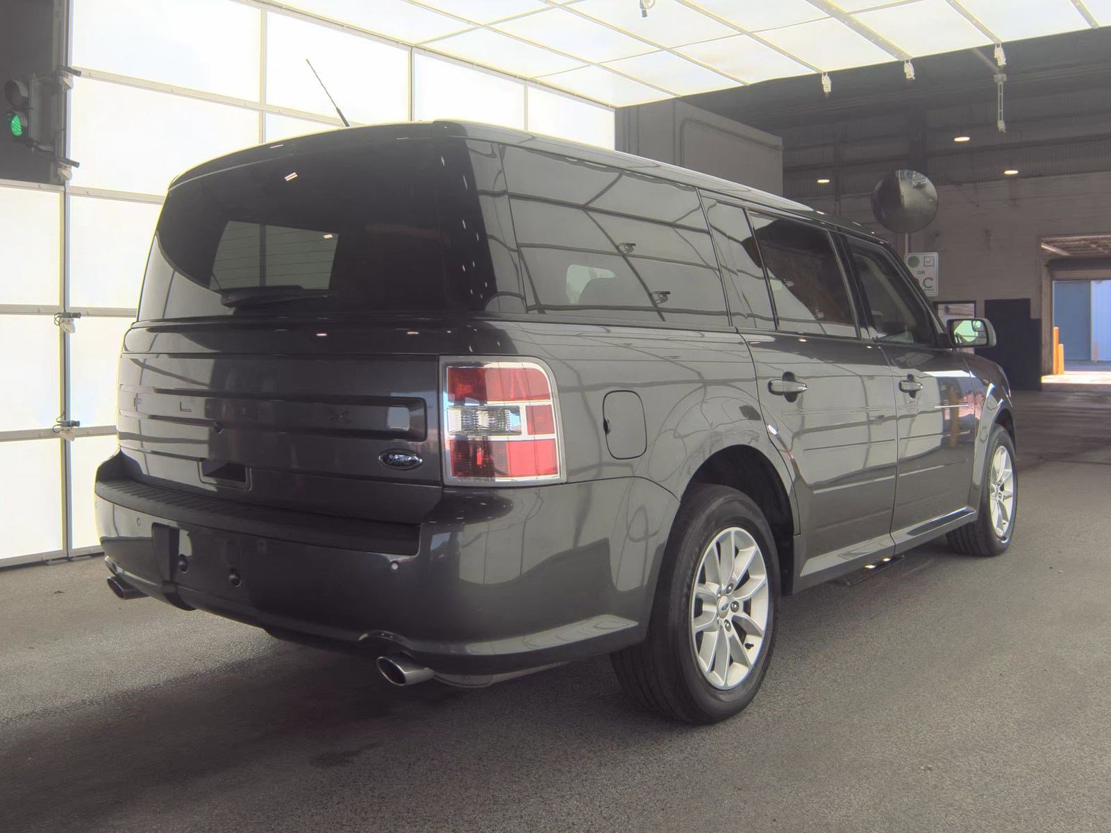 Used 2019 Ford Flex SE FWD image 4