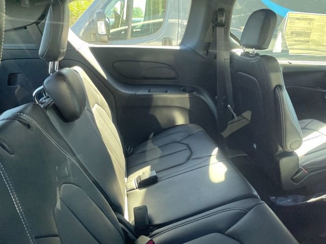 New 2026 Chrysler Pacifica Select image 28