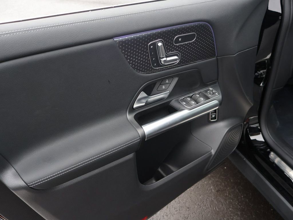 Certified 2025 Mercedes-Benz GLA 250 4MATIC image 45