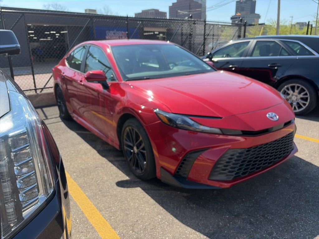 Used 2025 Toyota Camry SE FWD image 3