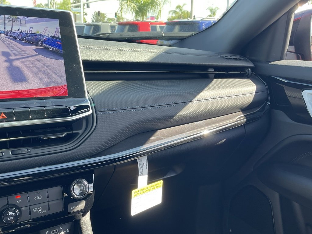 New 2026 Jeep Compass Latitude image 29