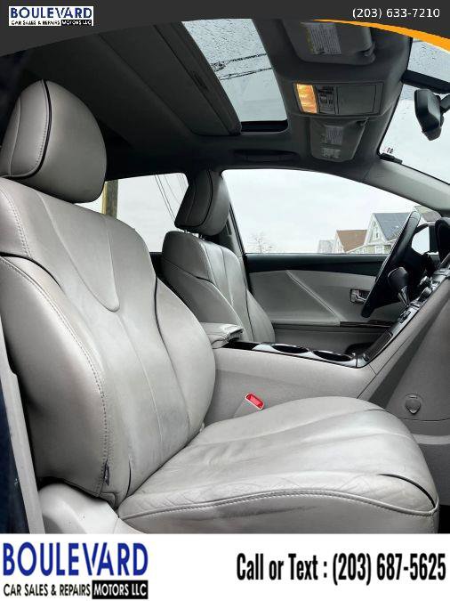 Used 2011 Toyota Venza AWD w/ Comfort Pkg image 17