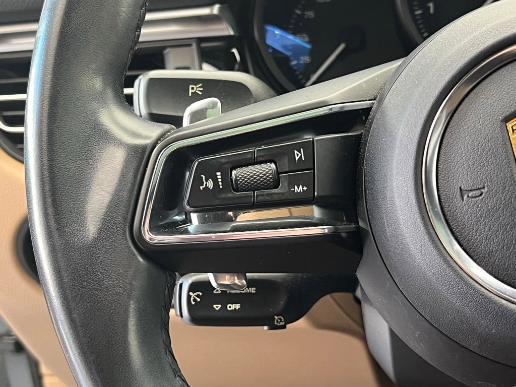 Certified 2022 Porsche Macan image 8