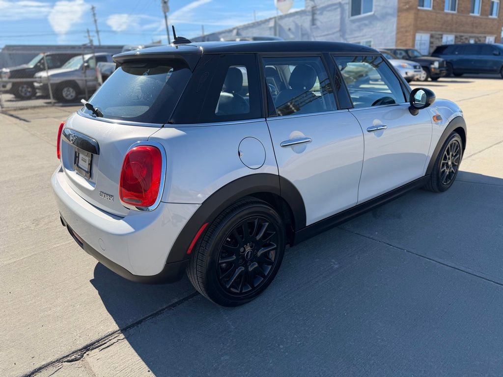 Used 2017 MINI Cooper 4-Door Hardtop image 5