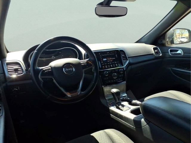 Used 2019 Jeep Grand Cherokee Laredo w/ Security & Convenience Group AWD/4WD image 9